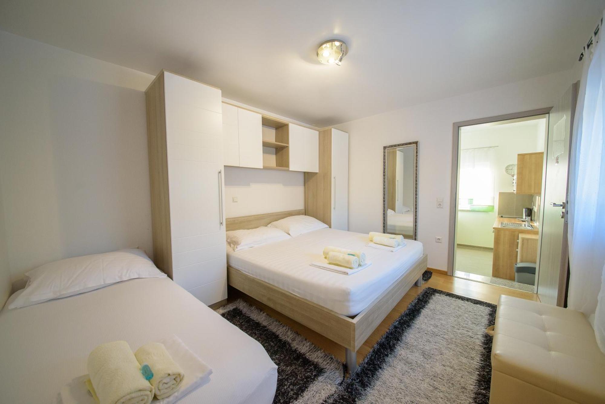 Jeli Apartments ستاريغغاد باكلينتسا الغرفة الصورة